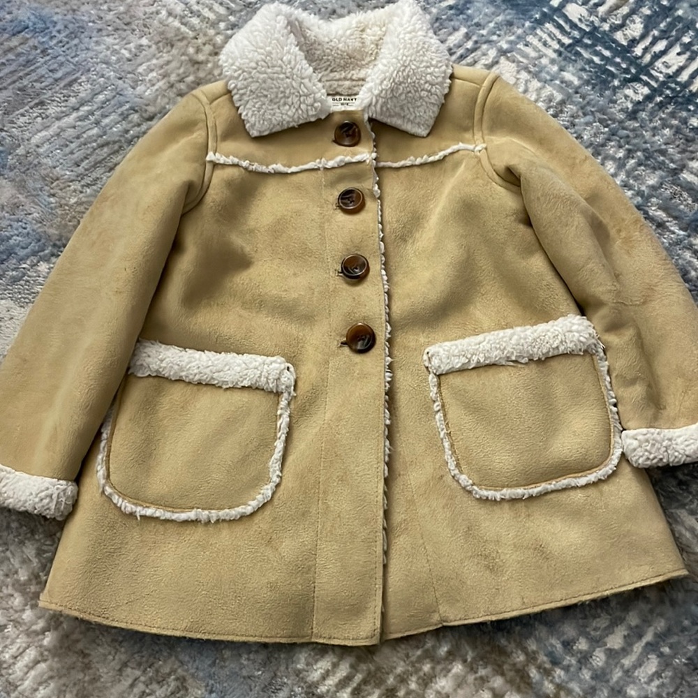 Toddler Old Navy faux Sherpa jacket. Size 3T
